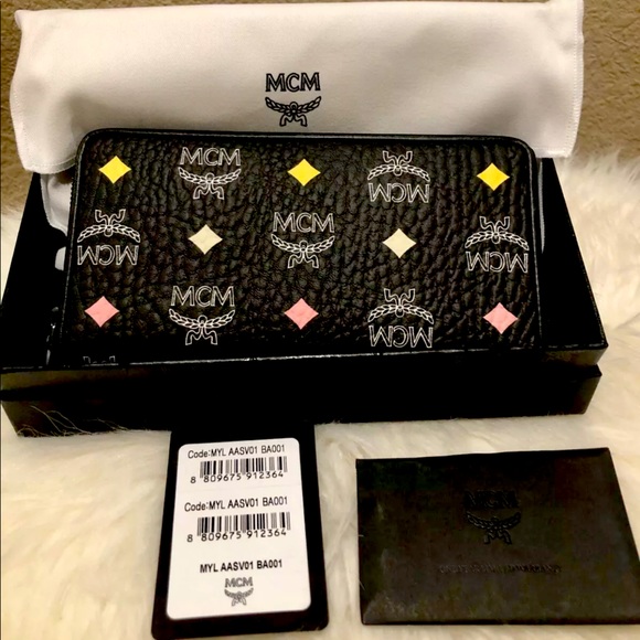 mcm hand wallet
